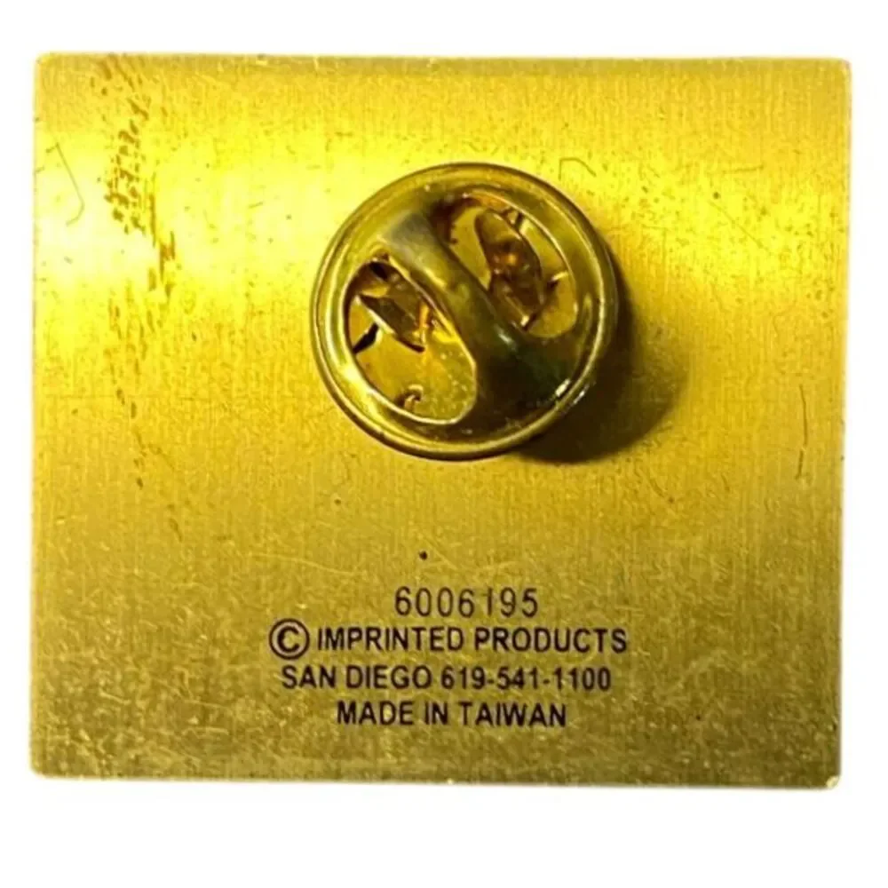 VTG United Airlines Service In Every Sense Employee Pin‎ Aviation Memorabilia